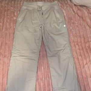 Lululemon Dance Studio Mid-Rise Pant Regular in Size 4 and colour Bone
